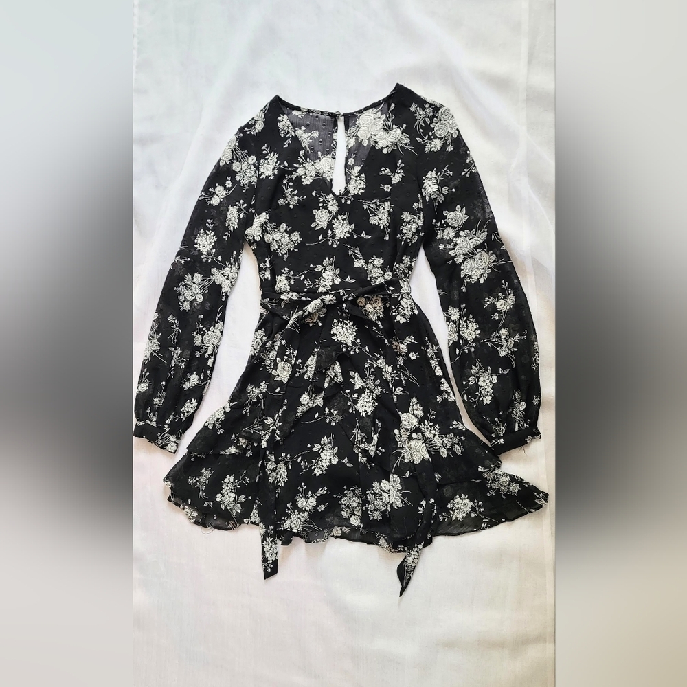 NWOT! Floral V-Neck B Darlin B Smart Fit+Flare Bell Sleeve Women's Mini Dress 1 - Picture 11 of 14